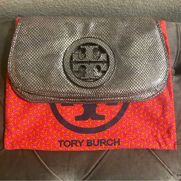 Like New TORY BURCH Crome/Silver Metallic Gunmetal Chain Linked Crossbody/Clutch - Picture 4 of 14